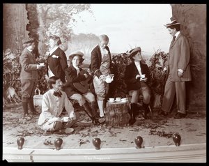 Una escena de una producción amateur de una obra titulada Las Amazonas presentada en Barnard College, Nueva York